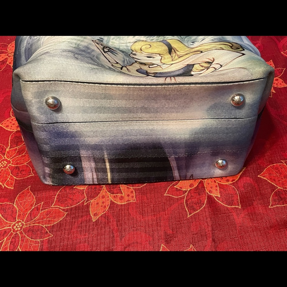 Disney Harvey’s seatbelt bag good vs evil - Picture 3 of 6